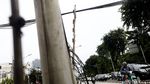 Kabel Menjuntai di Jalan Gunung Sahari