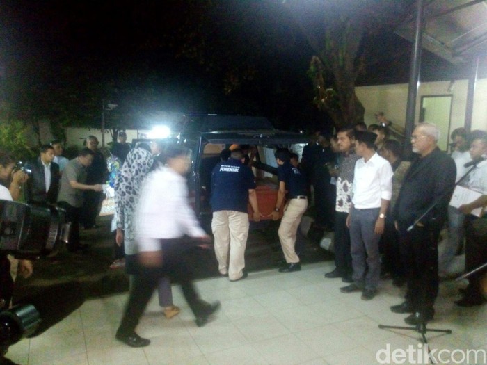 2 Jenazah Korban Kebakaran RSAL Mintohardjo Dibawa ke Rumah Duka