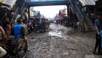 Pasar induk yang terletak di Cibitung Kabupaten Bekasi tampak kurang mendapat perawatan dalam hal kebersihan, Selasa (15/03/2016). Al Fanny Panestika/detikcom.