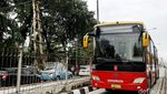 Kabel Menjuntai di Jalan Gunung Sahari