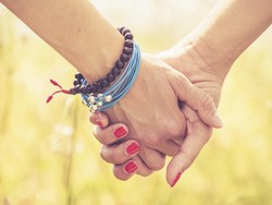 Kenali 17 Ciri Wanita yang Mau Tapi Malu, Catat Ya!