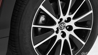Toyota pun menambahkan beberapa desain pelek alloy yang lebih segar. Model Highlander SE mendapatkan pelek alloy 19 inci, suspensi sporty dan beberapa aksen hitam. Foto: Toyota USA