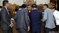 Sidang ini dipimpin oleh hakim Baslin Sinaga.