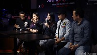 Mereka menjamin tak akan merasakan sentuhan Kotak atau Kikan dalam lagu ini.