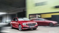 Berdasarkan pengujian Mercedes-Benz W213 E-Class ini memiliki angka koefisien drag 0,23. Berkat mobil yang aerodinamis, mobil ini sangat efisien dengan mencapai konsumsi BBM 3,9 liter/100 km.