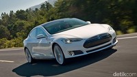 Mobil listrik Tesla juga tidak luput untuk menjadi produsen mobil yang melahirkan mobil terbaik. Dikatakan Tesla Model S ini mampu mencapai nilai aerodinamika hingga 0,24 Cd.