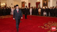 Tito dilantik dengan Surat Keputusan Presiden RI No 38/TPA/2016 tentang pemberhentian dan pengangkatan dari dan dalam jabatan pimpinan tinggi utama di lingkungan BNPT. Sementara, Arie dilantik dengan Surat Keputusan Presiden RI No 39/TPA/2016 tentang pemberhentian dan pengangkatan dari dan dalam jabatan pimpinan tinggi utama di lingkungan Bakamla. CNN Indonesia/Safir Makki.