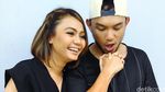 Love is in the Air! Mesranya Rina Nose dan Calon Suami