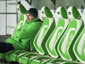 Telat Datang Latihan karena Ketiduran, Bendtner Didenda Wolfsburg