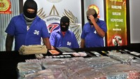 Peredaran barang haram tersebut dikendalikan dari Lembaga Pemasyarakatan Kerobokan Bali.  