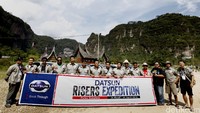 Tak terasa jarak sejauh 210 km telah mereka taklukan dengan berbagai tantangan tingkungan tajam dan arus kendaraan dari arah berlawanan ciri khas lintas Sumatera.