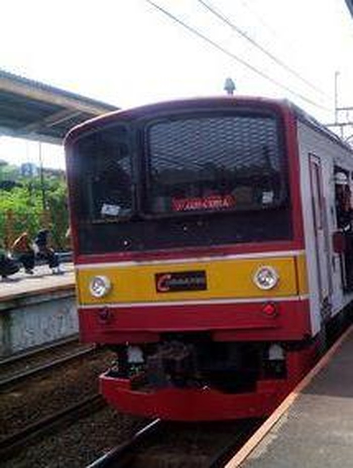 Listrik Mati, KRL Terhenti 1 Jam di Lenteng Agung