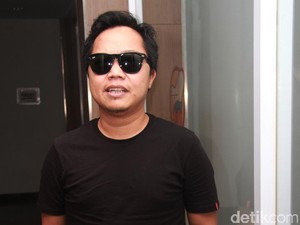 Kabar Duka, Ayah Sandhy Sondoro Meninggal Dunia