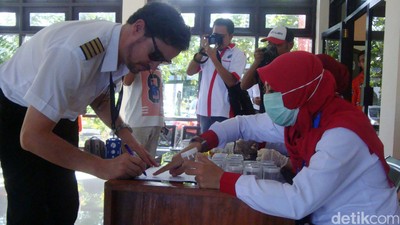 Pilot dan Siswa Penerbang Tes Urine