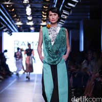 Rama Dauhan Plaza Indonesia Fashion Week 2016 at Plaza Indonesia. Thamrin. Jakarta. [Foto: Mohammad Abduh/Wolipop]