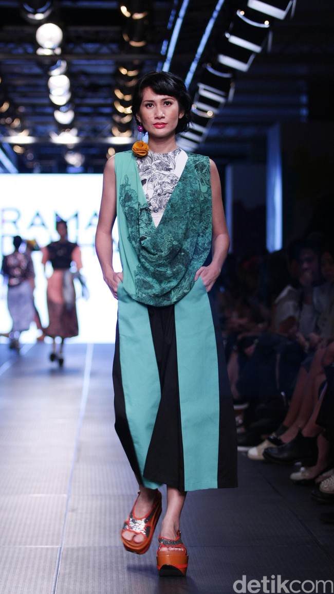 Rama Dauhan Plaza Indonesia Fashion Week 2016 at Plaza Indonesia. Thamrin. Jakarta. [Foto: Mohammad Abduh/Wolipop]
