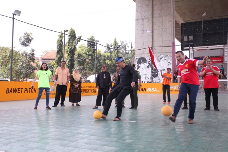 Chevrolet Perbarui Ulang Lapangan Futsal Kolong Jembatan Pasupati Chevrolet Perbarui Ulang Lapangan Futsal Kolong Jembatan Pasupati