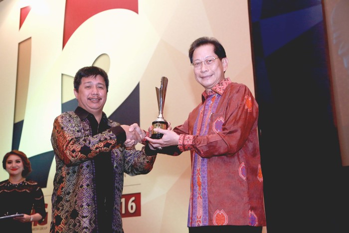 Presdir BCA Jahja Setiaatmadja Dianugerahi Lifetime Achievement Award 2016
