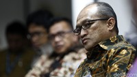 Juliandra Nurtjahjo dipilih menggantikan Richard Budihadianto yang telah menjabat menjadi Dirut PT GMF selama 8 tahun. Sebelumnya, Juliandra merupakan Direktur Operasi GMF.