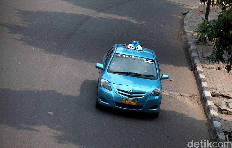 Ilustrasi taksi Bluebird. Foto: Ari Saputra Ilustrasi taksi Bluebird. Foto: Ari Saputra