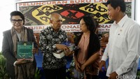 Menurut Ketua Komnas HAM Imdadun Rahmat, konflik yang melibatkan masyarakat hukum adat memiliki intensitas yang tinggi dan cenderung tak terselesaikan. Hal itu terkait dengan kawasan hutan yang diklaim sebagai hutan negara.