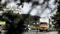 Sejumlah mobil melintas di Tol JORR Seksi Pondok Pinang-Jagorawi (S). Seperti diketahui, Kejagung telah mengeksekusi barang rampasan berupa Jalan Tol JORR Seksi S. Eksekusi dilakukan setelah PT Marga Nurindo Bhakti melunasi kredit kepada Bank Negara Indonesia.