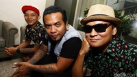 Proses kreatif mereka pun tak terhenti di sana, masih ada vlog yang digarap selama mereka berada di Lombok dengan judul #Soekamti7thAlbum.