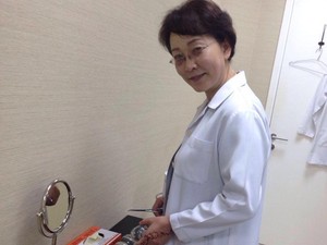 Dr He Shuhua, Dokter X-Ray yang Bisa Diagnosis Pasien Lewat Pijatan Tangan