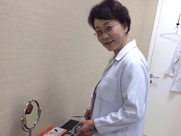 Dr He Shuhua, Dokter X-Ray yang Bisa Diagnosis Pasien Lewat Pijatan Tangan