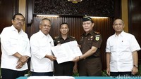 BNI yang saat itu masuk dalam program Badan Penyehatan Perbankan Nasional (BPPN) terkait krisis moneter menyebabkan JORR S diambil alih oleh BPPN.