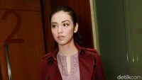 Meski sedang tidak siap di depan kamera pun ia tetap terlihat cantik. Pool/Gus Mun/detikFoto.