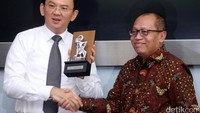 Hari ini dilakukan penandatanganan Perjanjian Kerja Sama (PKS) antara BPJS Ketenagakerjaan dengan Pemprov DKI Jakarta yaitu dua program, Jaminan Kecelakaan Kerja (JKK), dan Jaminan Kematian (JKm) di Balai Kota, Jakarta, Rabu (16/3/2016).