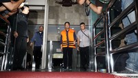 Budi keluar gedung KPK usai menjalani pemeriksaan, Rabu (16/3/2016).