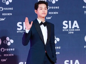 Video Lama Song Joong Ki Nge-rap di TV Kembali Jadi Sorotan