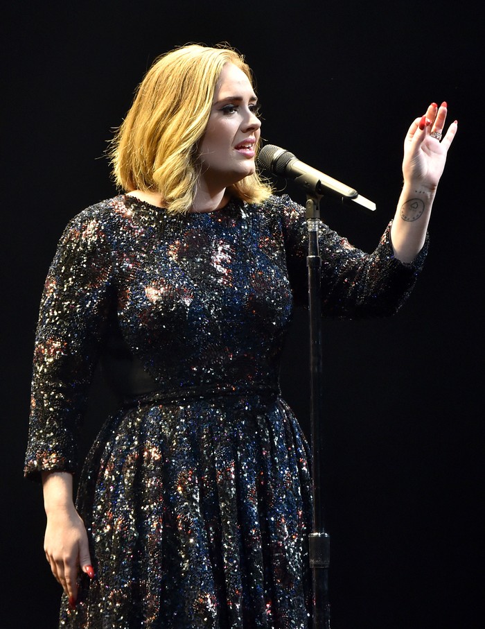 Adele Tolak Tawaran Manggung di Super Bowl 2017
