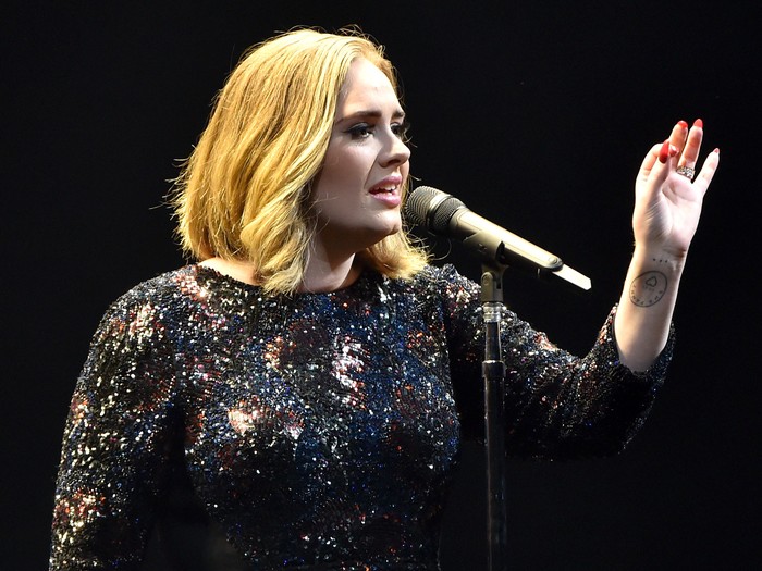 Adele Mengaku Berjanggut Habis Melahirkan