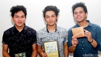 Mikha Cs juga mengajak Alam Purbach dan Stephan Santoso untuk menggarap lagu Cinta Adalah. Pool/Gus Mun/detikFoto.