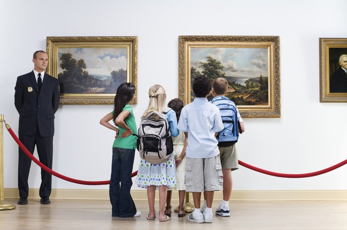 Security Guard and Elementary Students at Art Gallery. (Fuse/Thinkstock)