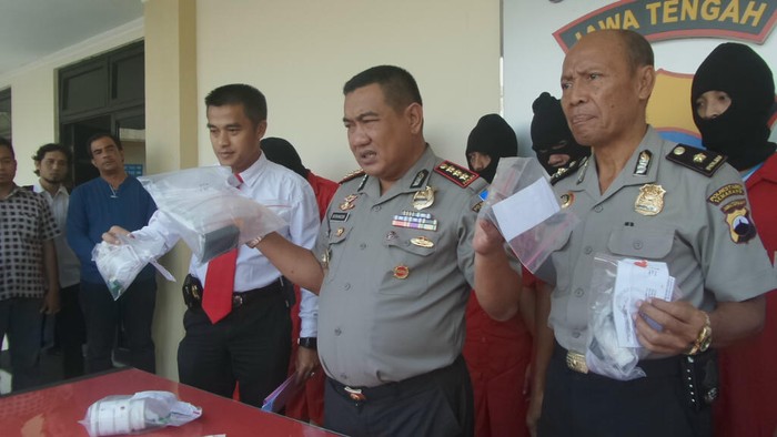 Wanita Pengedar Narkoba Pingsan saat Kasusnya akan Digelar
