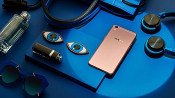 Oppo membalut bodinya dengan bahan metal. Di permukaan bodi tersebut diselimuti lapisan bernama zircon. Sehingga membuat ponsel Oppo ini terlihat premium. Foto: Oppo