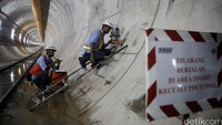 Pembangunan terowongan hingga Stasiun Bundaran HI diperkirakan selesai awal tahun 2017.