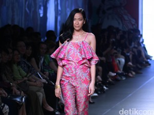 Dibanding Hitam, Baju Warna Cerah Buat Wanita Lebih Menarik di Kencan Online