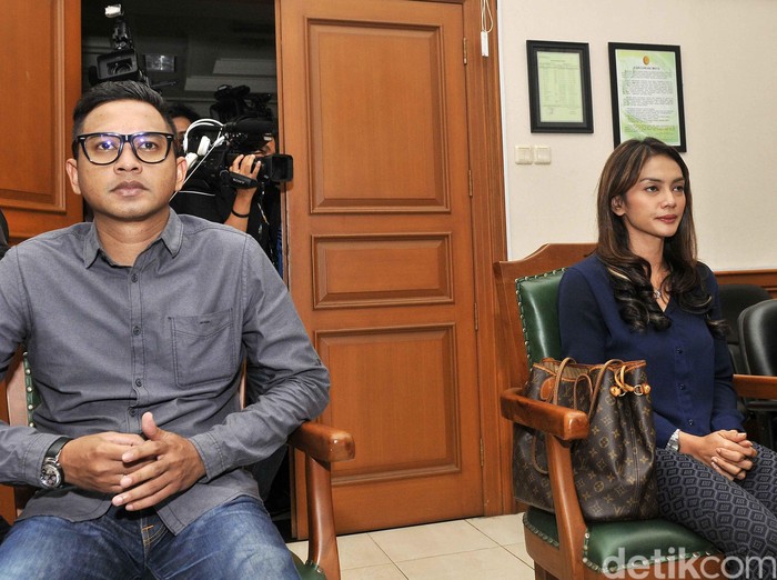 Masayu & Lembu hadiri sidang putusan cerai di Pengadilan Agama Jakarta Selatan.