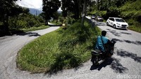 Jalur ekstrem yang membuat pengemudi pemula akan berkeringat akan diuji nyali ketaguhan dalam mengendalikan mobil GO+ Panca. 