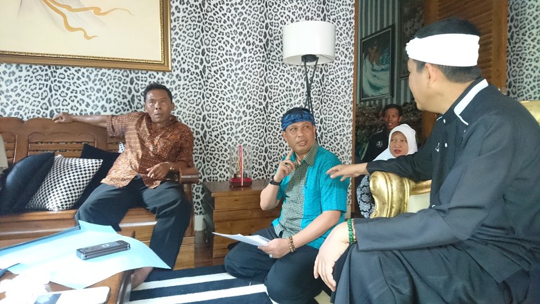Bupati Dedi Marahi Kades karena Biarkan 10 Warga Huni 