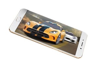 Oppo R9 punya layar berukuran 5,5 inch dengan resolusi FHD 1080p. Sementara layar Oppo R9 Plus sedikit lebih lebar, ukurannya 6 inch dengan resolusi 1080p. Foto: Oppo