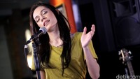 Di antaranya Seperti Magic, Cantik dan Aku Suka Kamu.