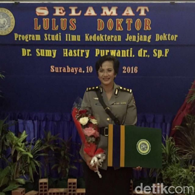 AKBP Sumy Hastry, polisi pertama penyandang gelar doktor forensik di Asia