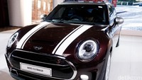 New MINI Cooper Clubman dipasarkan dengan harga Rp 669 juta off the road. Sedangkan New MINI Cooper S Clubman ditawarkan Rp 869 juta off the road.