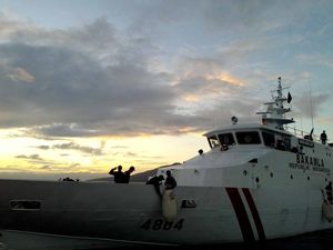 Jelang Gerhana di Tengah Laut Ternate